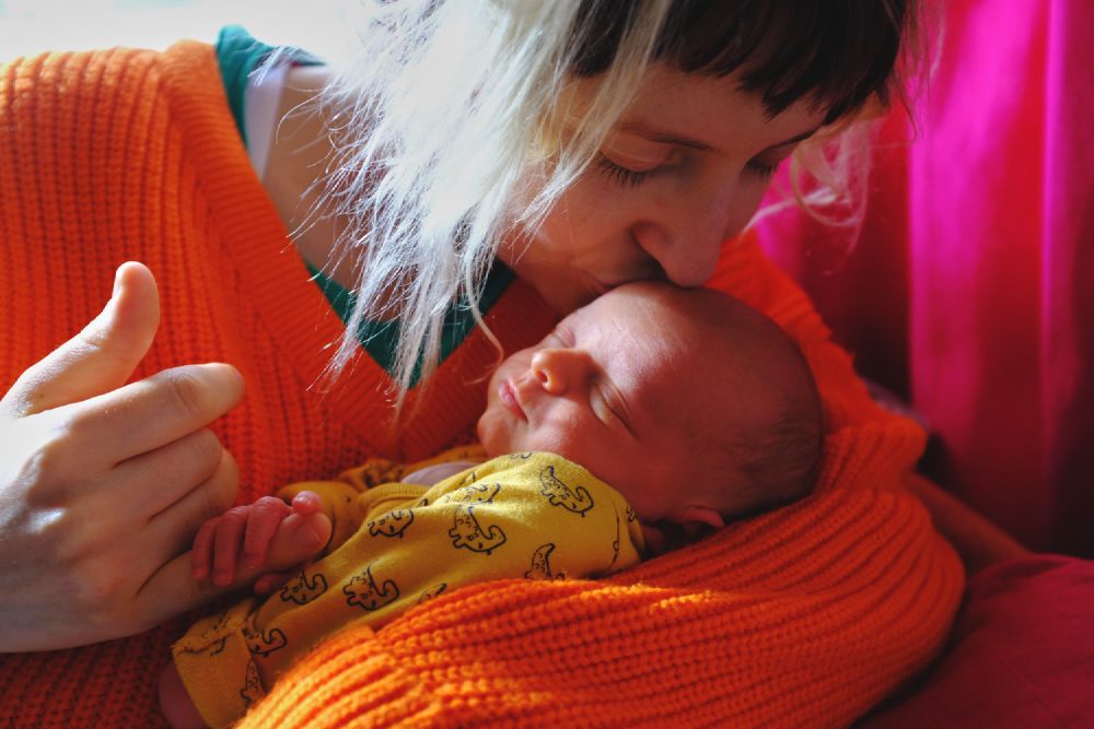 A picture of Katie kissing our new behbeh